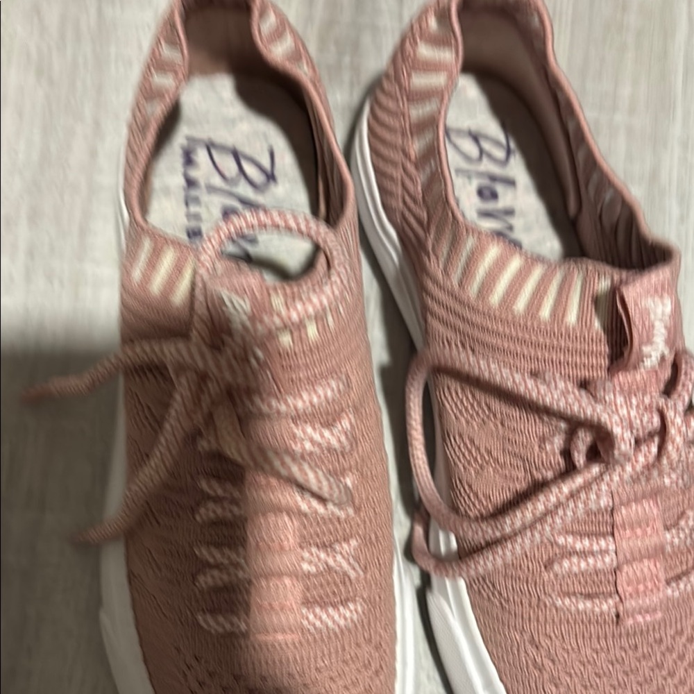 Blowfish Malibu New ~ Girls Stylish Pink Women's Sneakers size 1 - Picture 2 of 5